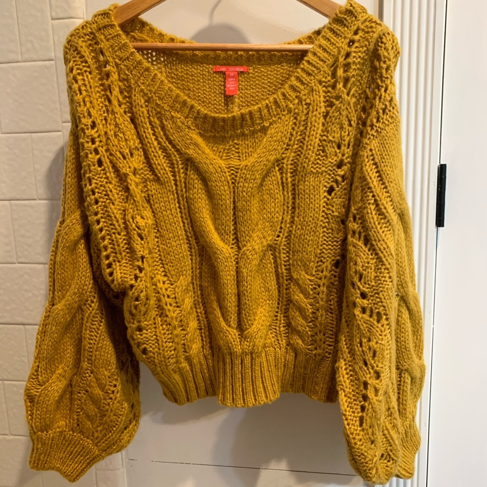 Chunky mustard sweater with ballon sleeves